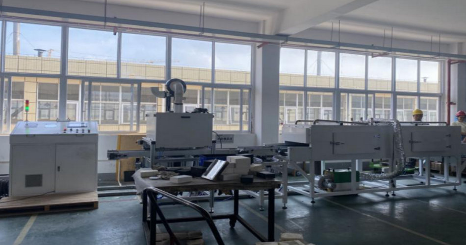 永利集团特瓷陶瓷橡胶复合衬板硫化喷胶线