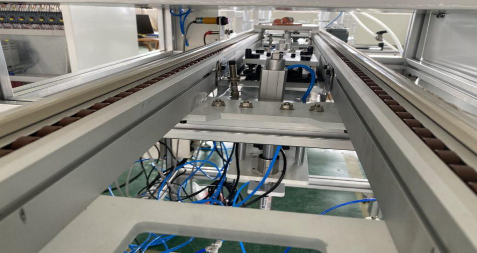 永利集团特瓷陶瓷橡胶复合衬板硫化喷胶线